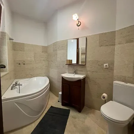 Comfort And Quiet In Centre דירה *